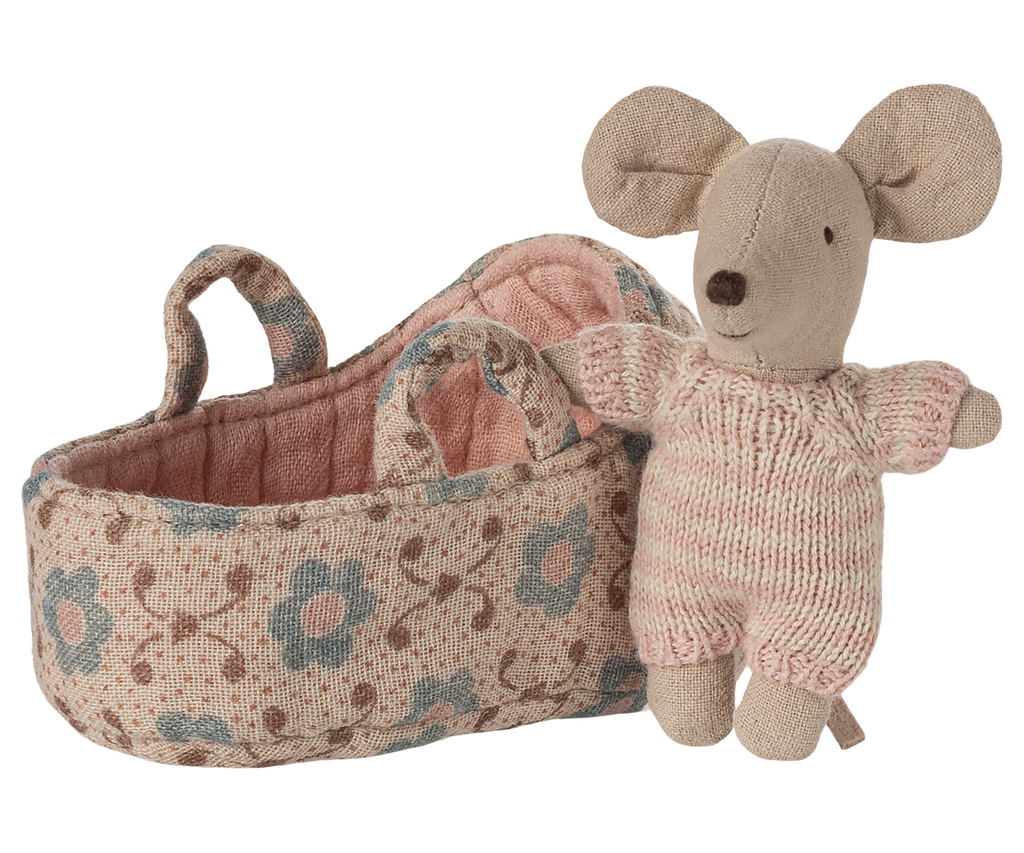 Baby Mouse in carry cot || Rose